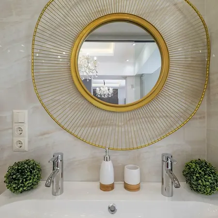 Parliament - Center Luxury *