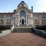 Parliament - Center Luxury
