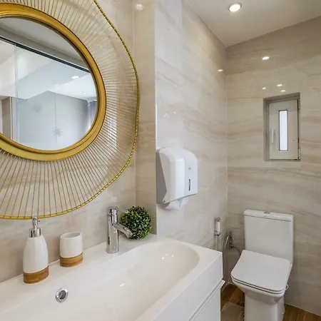 Parliament - Center Luxury