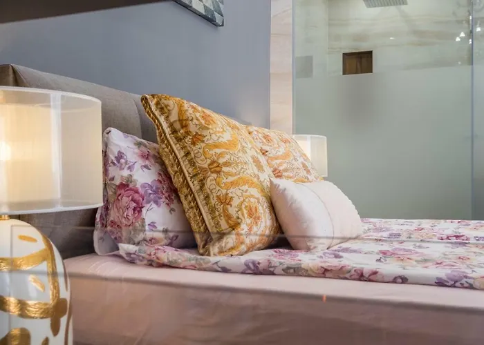 Parliament - Center Luxury *