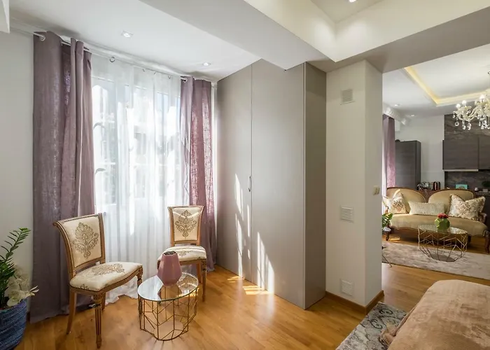 Parliament - Center Luxury Apartment *