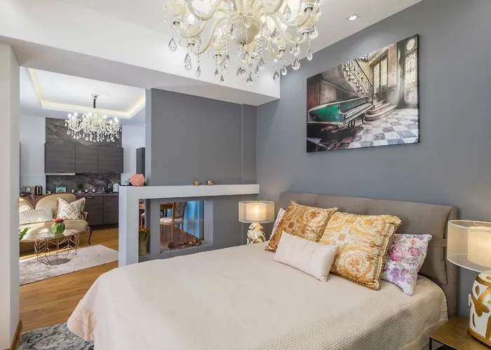 Parliament - Center Luxury Apartment *