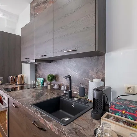 Parliament - Center Luxury *