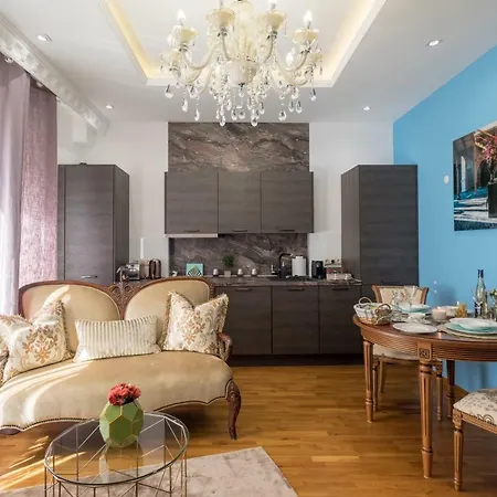 Parliament - Center Luxury *