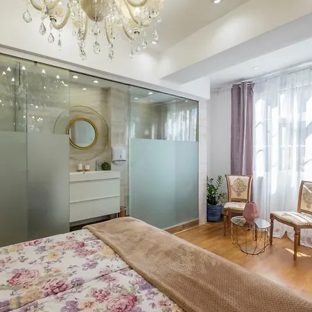 Parliament - Center Luxury Apartament Sofia