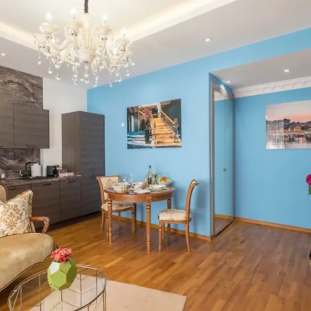 Parliament - Center Luxury *